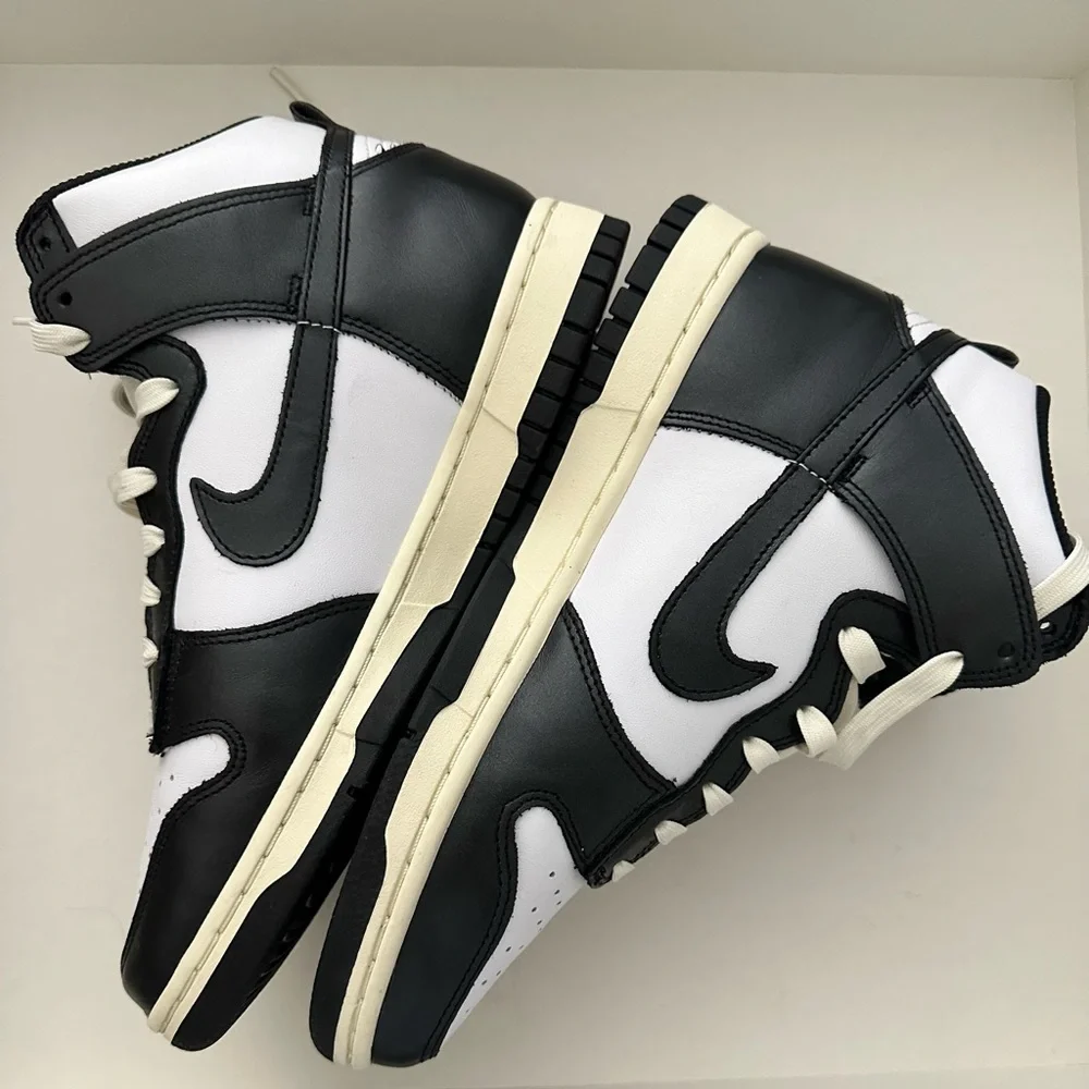 Women’s Dunks Nike High Top - Picture 1 of 6